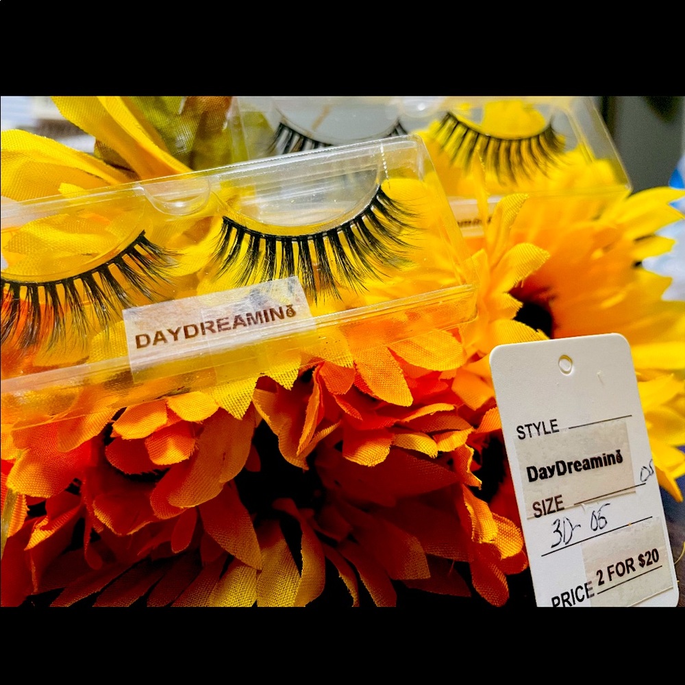 Mink 3D lashes (natural to medium) in the style “Daydreamin”
